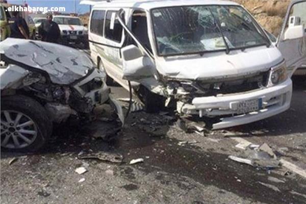 إصابة 10 أشخاص إثر وقوع حادث تصادم سيارتين بصحراوي البحيرة 