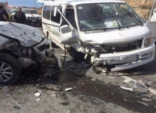 إصابة 10 أشخاص إثر وقوع حادث تصادم سيارتين بصحراوي البحيرة 